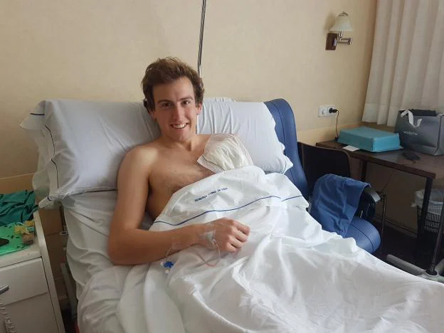 Román, desde el hospital en el que se recupera de la cogida. 