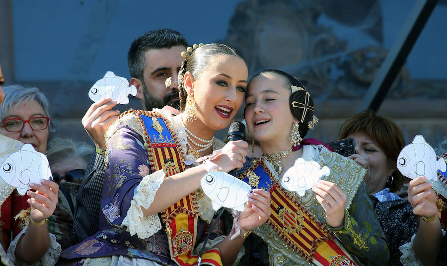 La empresa valenciana ofrece un disparo con diferentes juegos de ritmos en una mascletà marcada por los peces en homenaje al niño Gabriel que han lucido las falleras mayores de Valencia y sus cortes de honor.