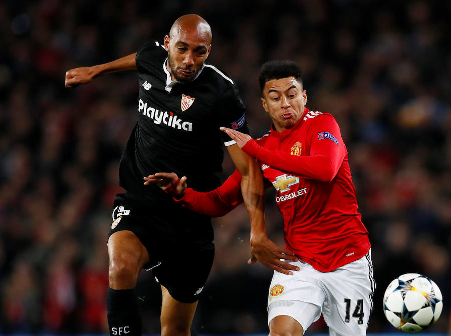 El Sevilla logró el pase a cuartos de final de la Liga de Campeones al imponerse por 1-2 al Manchester United en Old Trafford.