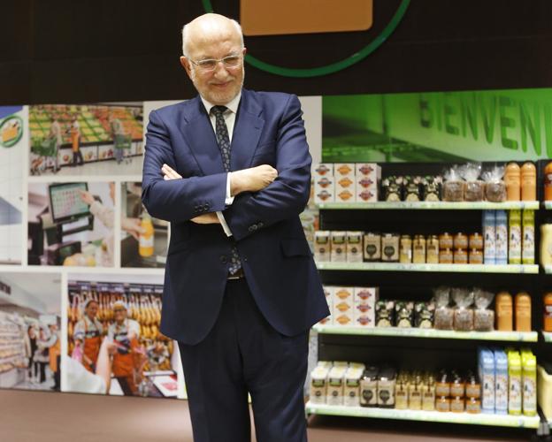 El presidente de Mercadona, Juan Roig, antes de iniciar ayer la presentación de resultados. 