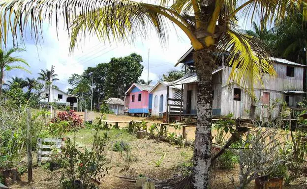 Casas en un poblado indígena de la Amazonia. 