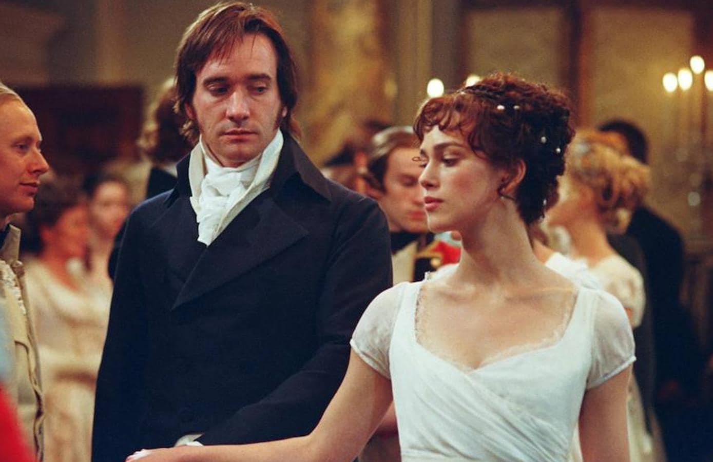 "Orgullo y Prejuicio": Un film que, con las imágenes de los paisajes primaverales, trata de una mujer, Elizabeth Bennet, que se enamora de Mr. Darcy un aristócrata de actitud distante, pero con un gran corazón.
