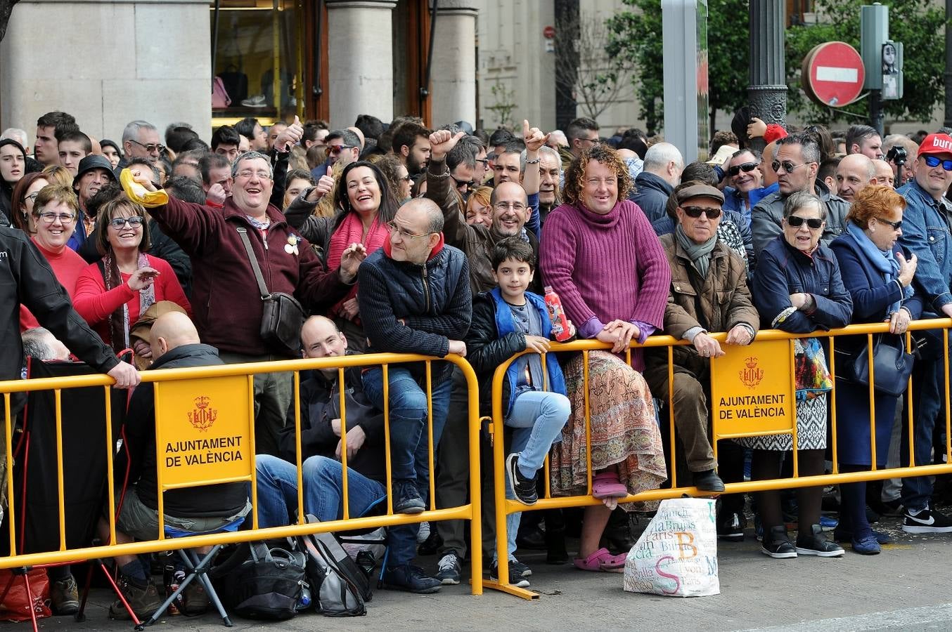 Fotos: Búscate en la mascletà del 15 de marzo de Ricardo Caballer (Ricasa)