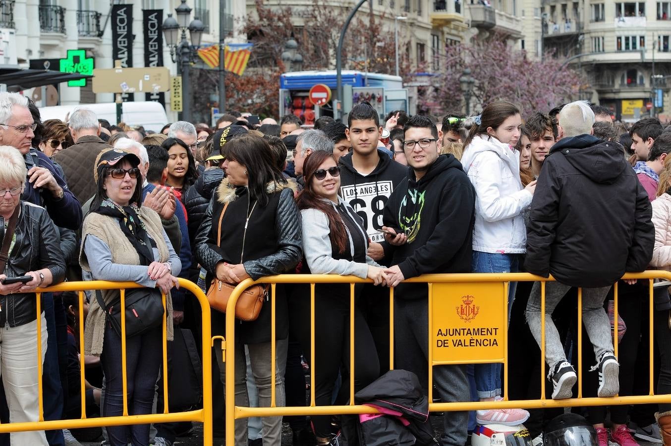 Fotos: Búscate en la mascletà del 15 de marzo de Ricardo Caballer (Ricasa)