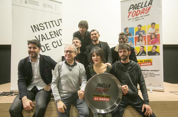 Parte del equipo de 'Paella Today', ayer en Valencia. 