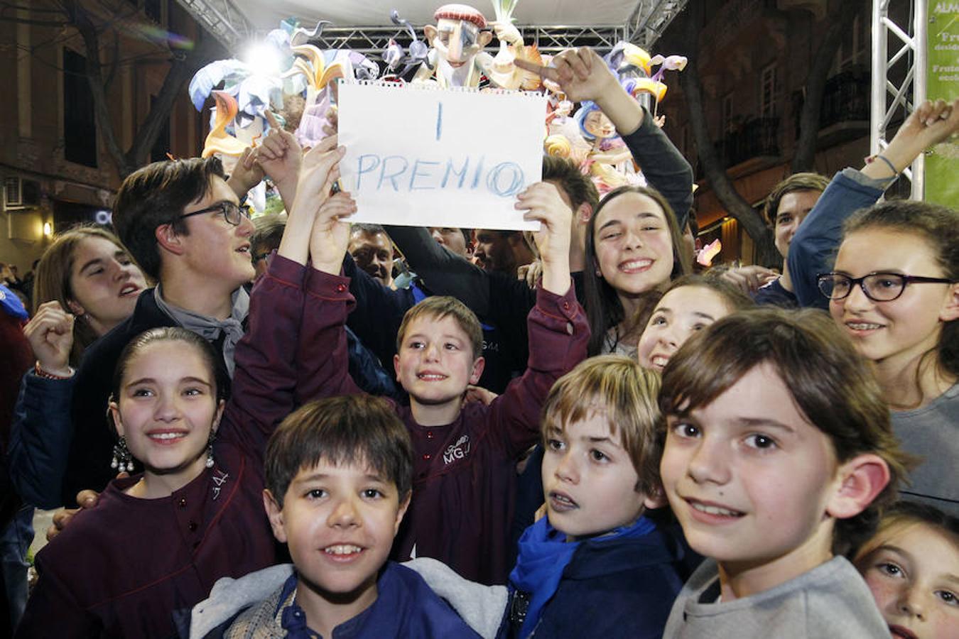 La comisión del Eixample consigue el oro de la máxima categoría con la obra de Iván Tortaja que lleva por lema 'Mira dentro'.