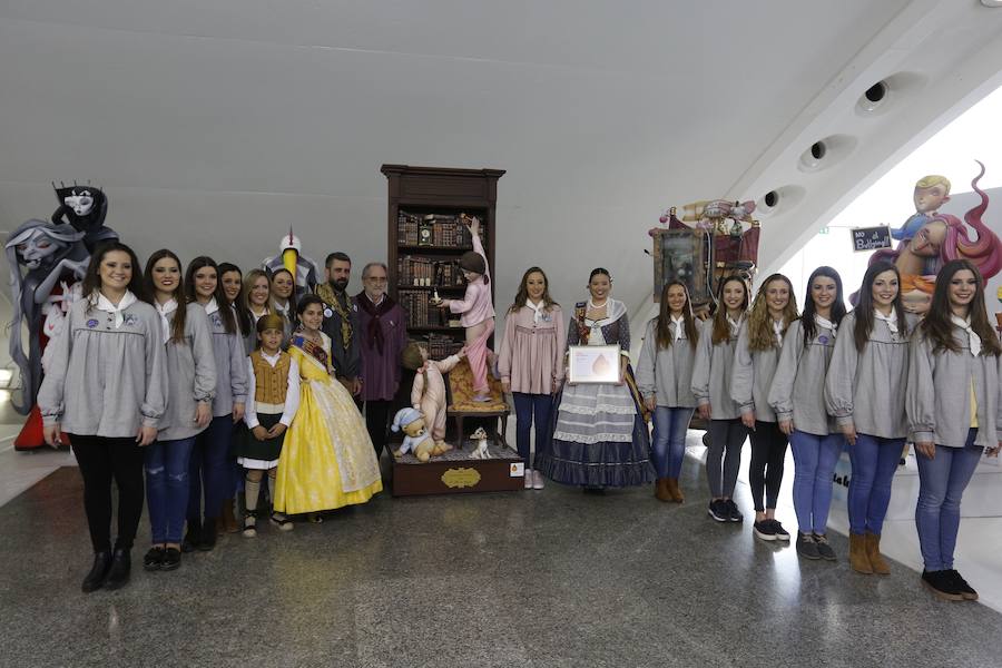 La obra de Manuel Algarra se gana salvarse del fuego de la cremà gracias a los casi 13.000 votos conseguidos en la Exposición del Ninot 