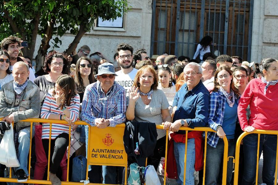 Pirotecnia Aitana de Bélgida ofrece un perfecto disparo en la plaza del Ayuntamiento marcado por un final apoteósico