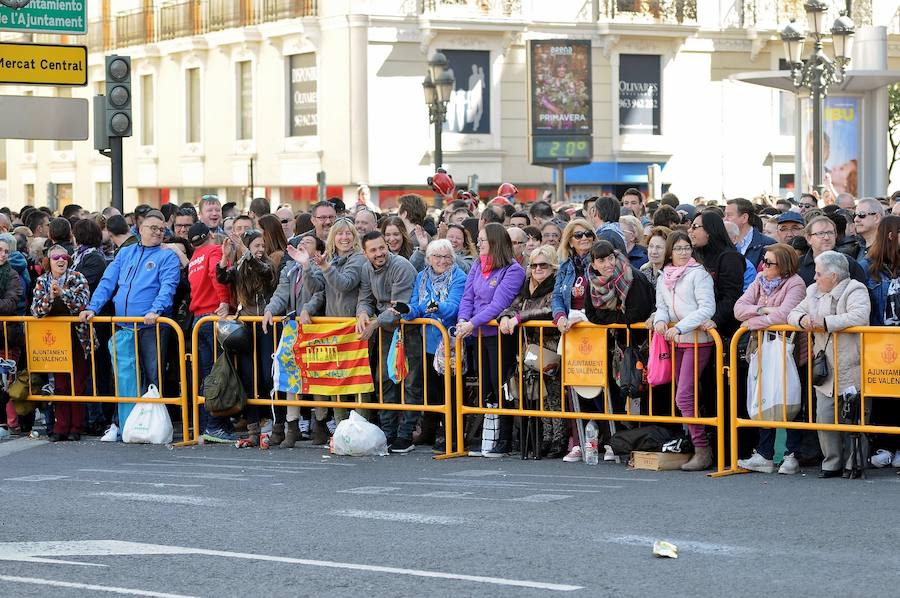 Pirotecnia Aitana de Bélgida ofrece un perfecto disparo en la plaza del Ayuntamiento marcado por un final apoteósico