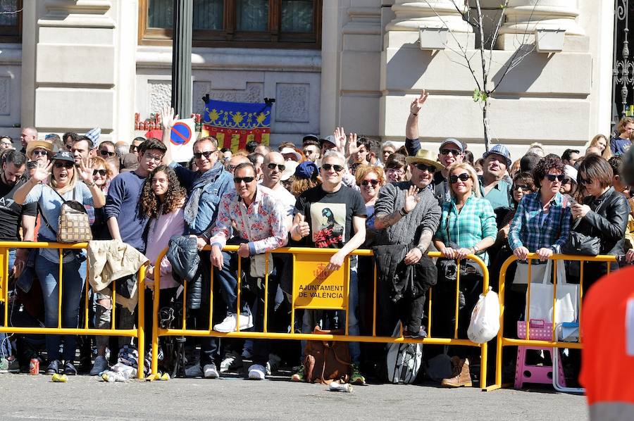 Pirotecnia Aitana de Bélgida ofrece un perfecto disparo en la plaza del Ayuntamiento marcado por un final apoteósico