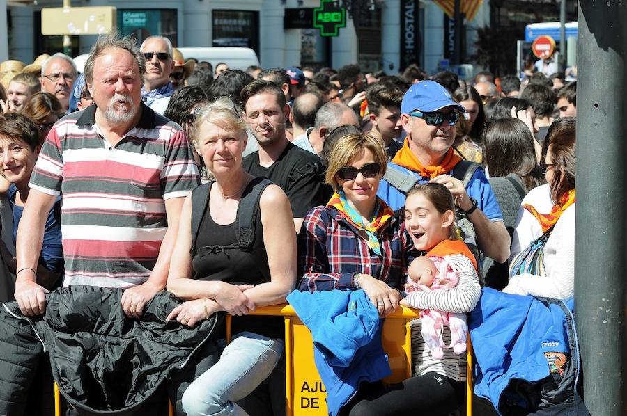 Pirotecnia Aitana de Bélgida ofrece un perfecto disparo en la plaza del Ayuntamiento marcado por un final apoteósico