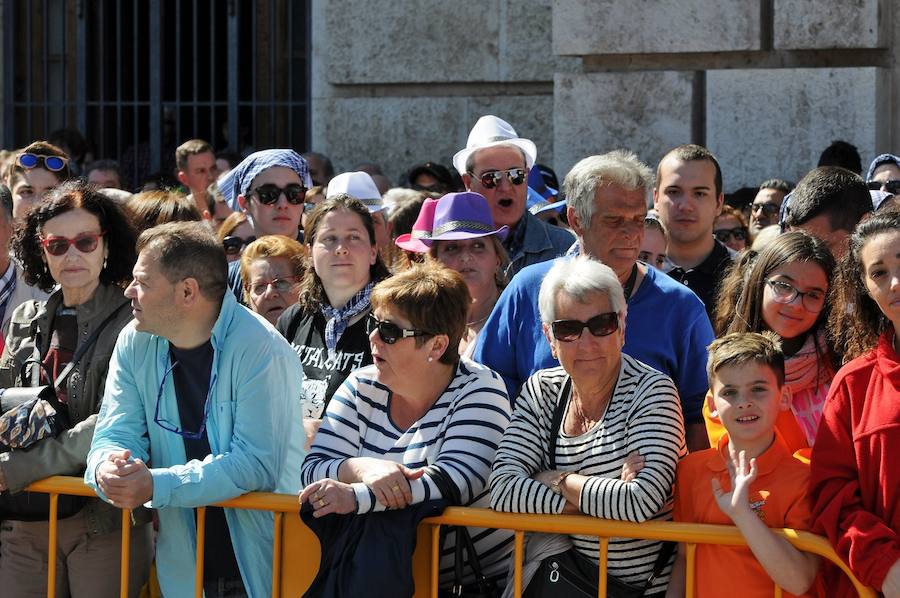 Pirotecnia Aitana de Bélgida ofrece un perfecto disparo en la plaza del Ayuntamiento marcado por un final apoteósico