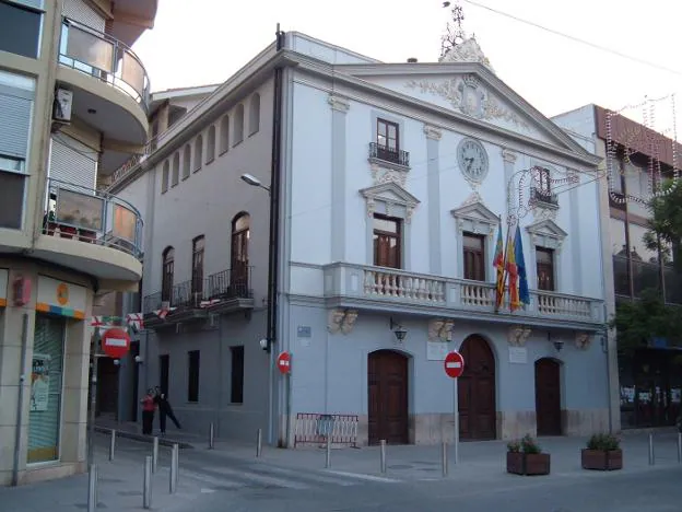 El reloj histórico del antiguo Ayuntamiento. 