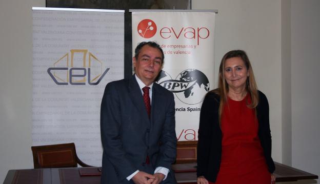 Blasco, candidata a presidir el consejo de CEV, con Navarro. 