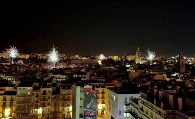 L'Alba de les Falles da la bienvenida a la plantà delos monumentos.