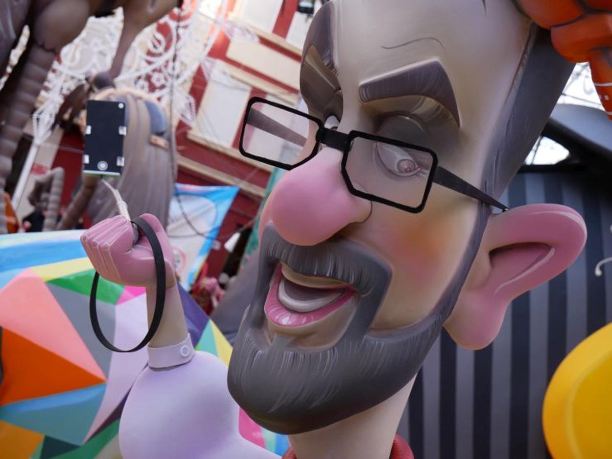 Pere Fuset en la Falla Cuba-Literato Azorín.