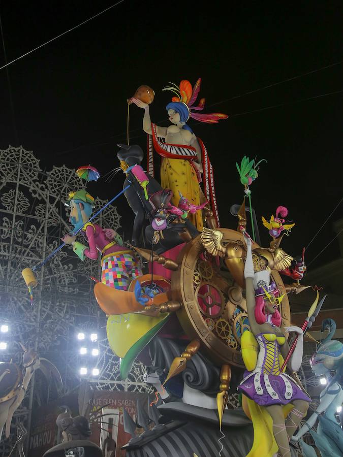 Falla Cuba - Literato Azorín - Pintor Gisbert. Artista: Vicente Martínez Aparici. Lema: Filtres.