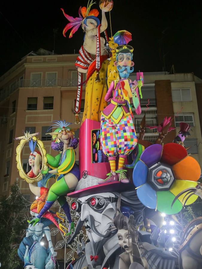 Falla Cuba - Literato Azorín - Pintor Gisbert. Artista: Vicente Martínez Aparici. Lema: Filtres.