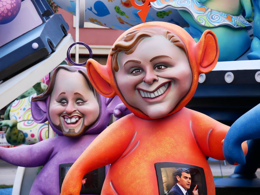 Pablo Iglesias y Albert Rivera en la Falla Sueca-Literato Azorín. 