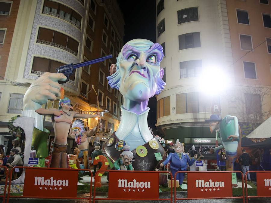 Falla Llanterna Na Robella