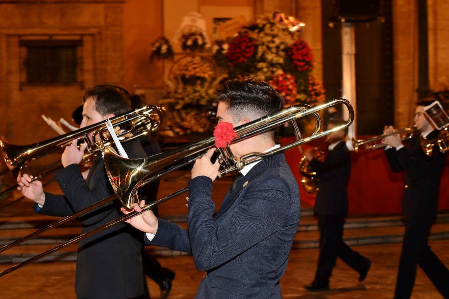 Fotos: Rostros conocidos en el primer día de Ofrenda de las Fallas 2018