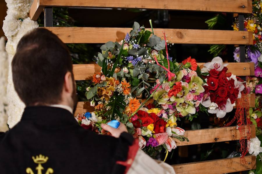 Fotos: Rostros conocidos en el primer día de Ofrenda de las Fallas 2018