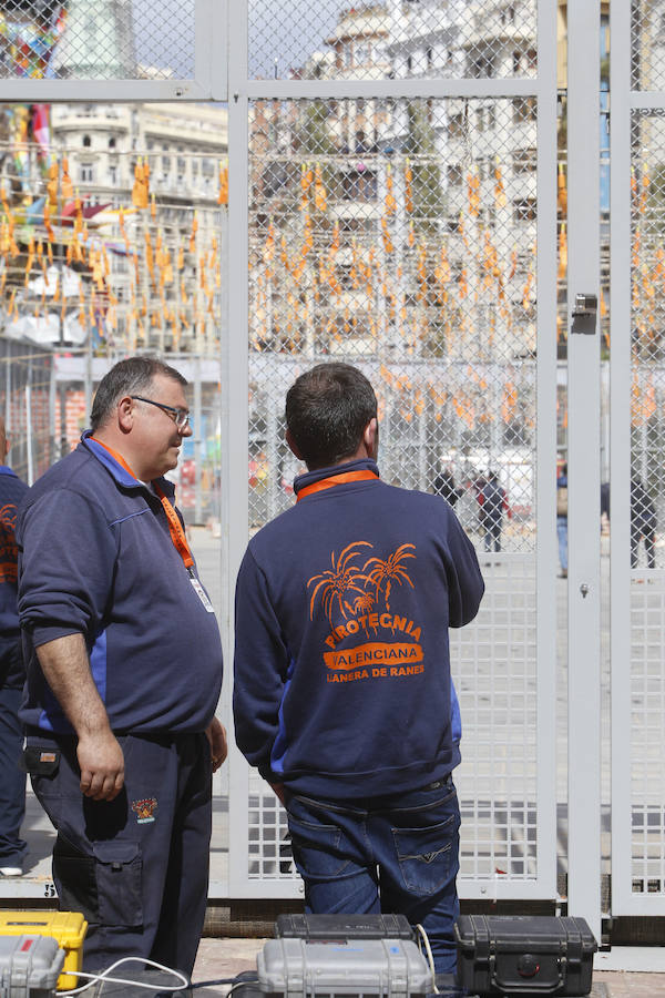 La empresa de Llanera de Ranes ofrece un espectáculo pirotécnico «brutal» con un final largo, contundente y apoteósico