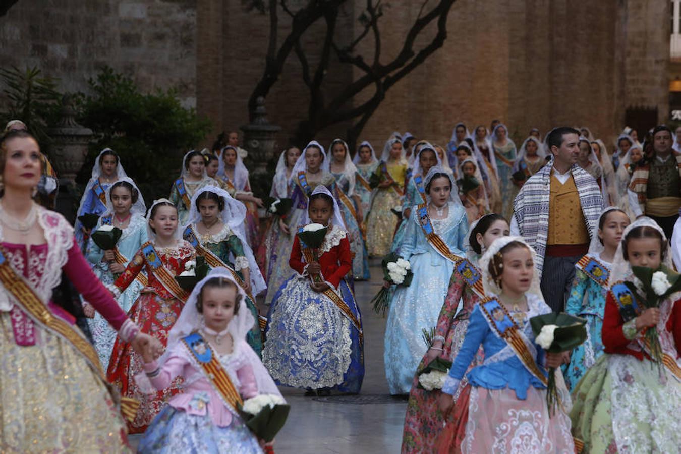 Fotos: Segundo día de la Ofrenda de flores a la Virgen de los Desamparados