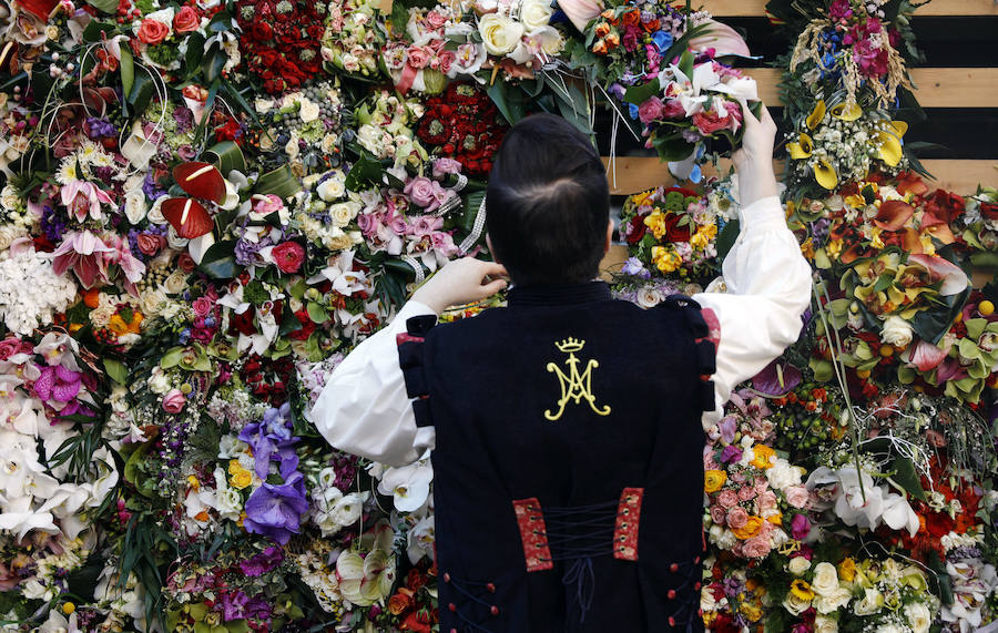 Fotos: Segundo día de la Ofrenda de flores a la Virgen de los Desamparados