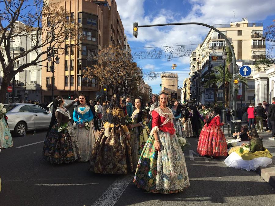 Fotos: Segundo día de la Ofrenda de flores a la Virgen de los Desamparados