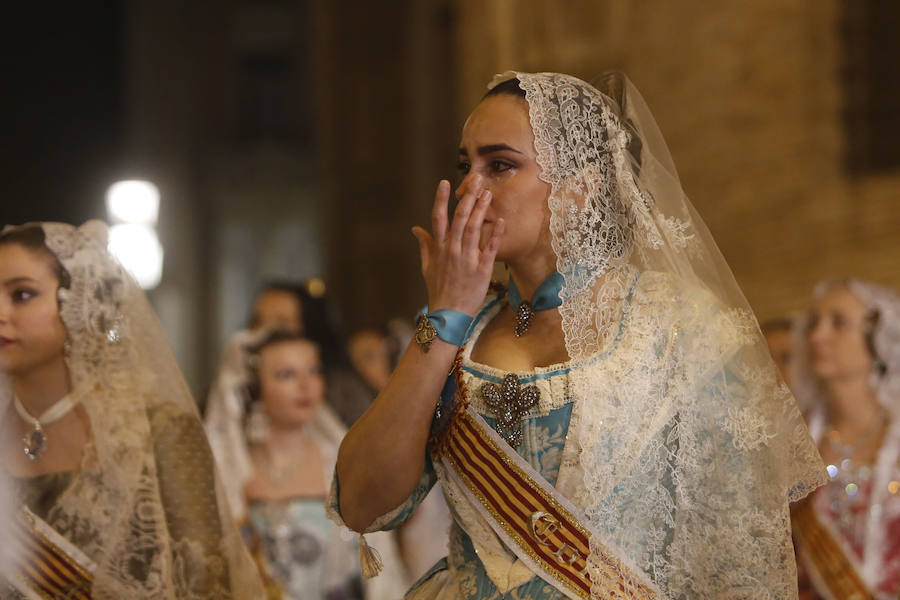 La Ofrenda de flores a la Virgen de los Desamparados se convierte en la concentración más multitudinaria de falleros al participar todas las comisiones pertenecientes a Junta Central Fallera, además de las casas regionales presentes en Valencia, así como Juntas Locales Falleras de municipios de la Comunitat Valenciana.