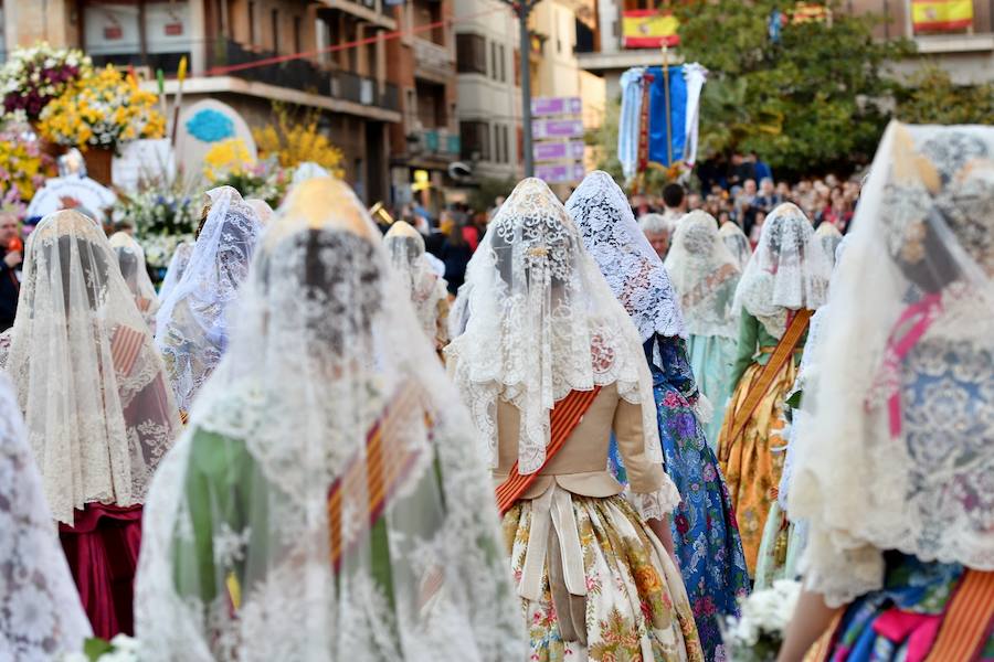 Fotos: Los rostros de la segunda jornada de la Ofrenda de flores a la Virgen de los Desamparados