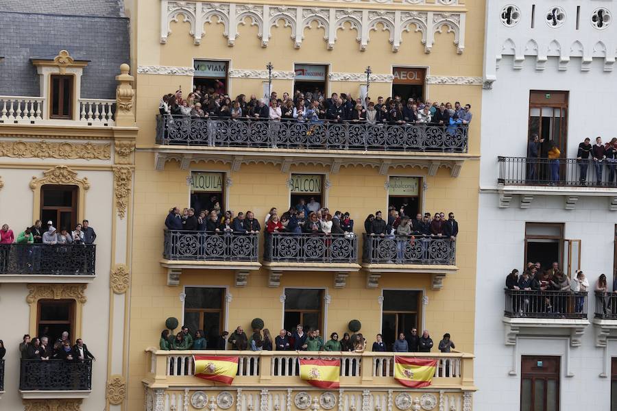 La pirotecnia de Burriana ofrece un disparo contundente e intenso marcado por el viento registrado en el centro de Valencia