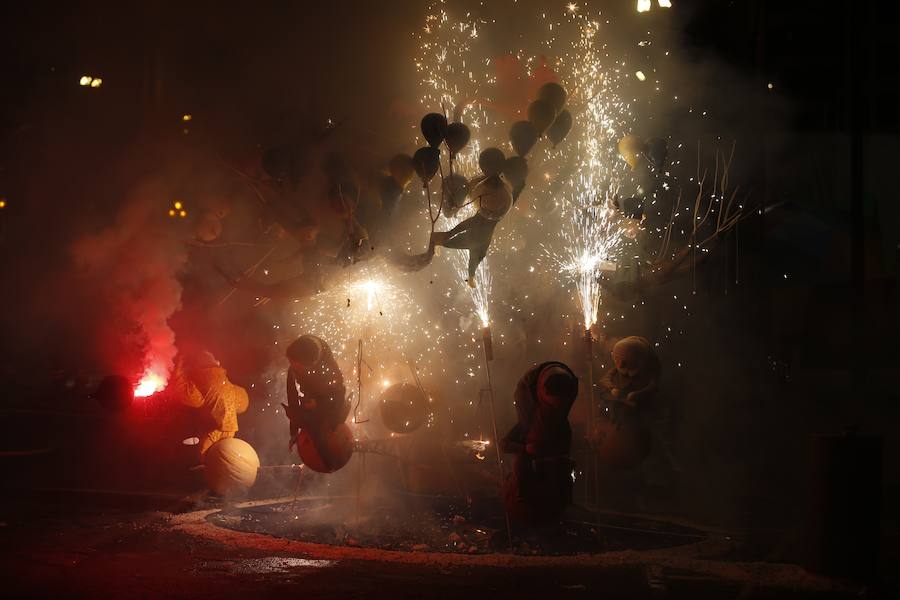 Fotos: Cremà de la falla infantil municipal de las Fallas 2018