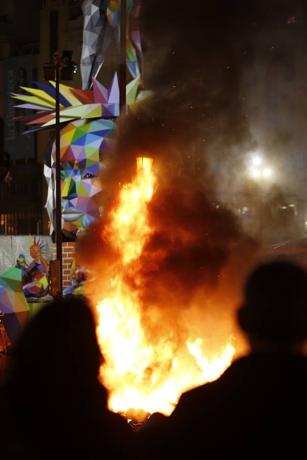 Fotos: Cremà de la falla infantil municipal de las Fallas 2018