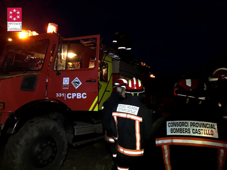 Fotos: Incendio forestal en el Collado de Arenoso de Montán (Castellón)