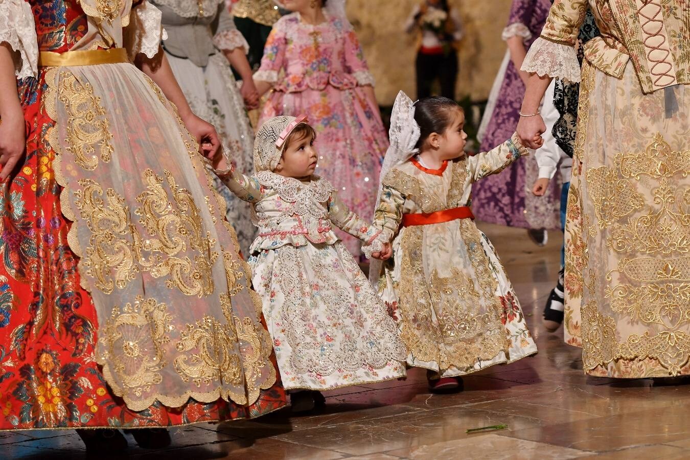 Fotos: Los rostros de la segunda jornada de la Ofrenda de flores a la Virgen de los Desamparados