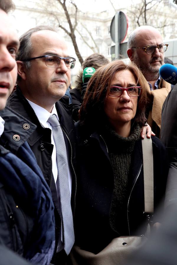 El juez envía a prisión a Turull, Romeva, Forcadell, Bassa y Rull. Llarena justifica su decisión por el «riesgo de fuga y de reiteración delictiva» | El delito de rebelión está penado con entre 15 y 25 años de cárcel