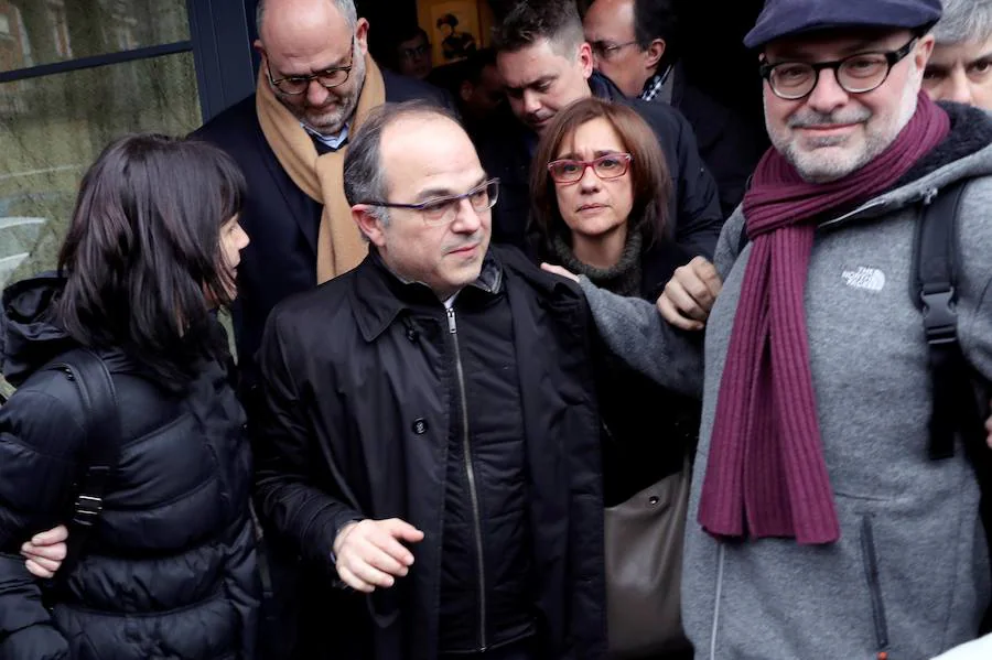 El juez envía a prisión a Turull, Romeva, Forcadell, Bassa y Rull. Llarena justifica su decisión por el «riesgo de fuga y de reiteración delictiva» | El delito de rebelión está penado con entre 15 y 25 años de cárcel