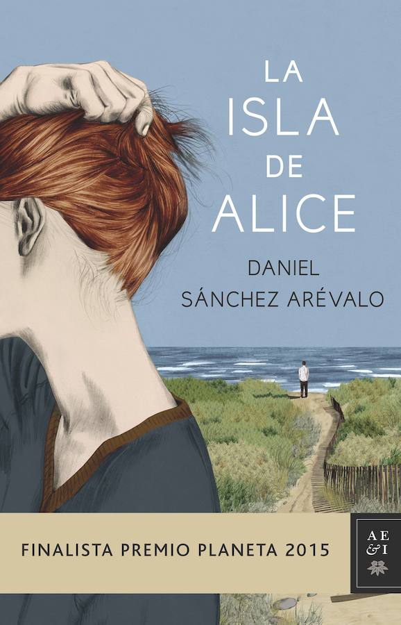 BOLSILLO | 'La isla de Alice', de Daniel Sánchez Arévalo. Cuando Chris muere en un accidente de coche sospechosamente lejos de donde debía estar, la vida de su mujer, Alice, con una niña de seis años y otra en camino, se desmorona.