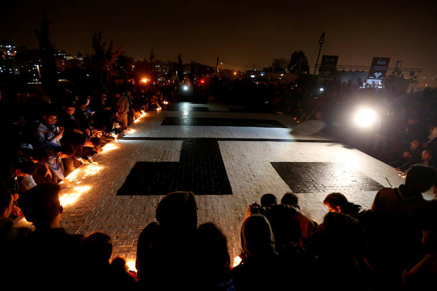 Las luces de los edificios y monumentos más representativos de 500 ciudades españolas y miles en todo el mundo se han apagado este sábado para celebrar la Hora del Planeta y concienciar al público sobre el cambio climático, una de las principales causas de pérdida de biodiversidad en todo el mundo.