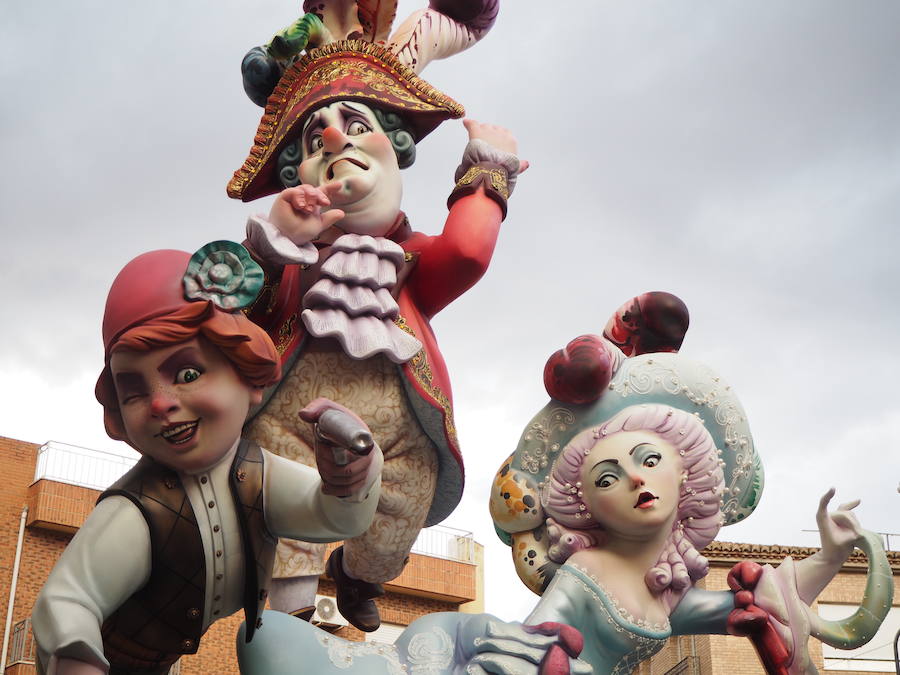 Turís ha celebrado este pasado fin de semana sus Fallas. Tradicionalmente tienen lugar en el fin de semana posterior al 19 de marzo para que los músicos locales puedan estar presentes tanto en el cap i casal como en las fiestas de su localidad. Así, el municipio de la Ribera Alta recibe a miles de personas que durante 4 días disfrutan de la fiesta fallera con todos los elementos que han hecho del festejo que fuera declarado Patrimonio de la Humanidad por la UNESCO. Las comisiones de Cortes Valenciana, El Barri, Placeta del Marques, plaça del Mercat y l'Antiga Fontanella dan ambiente a Turís con pasacalles, monumentos firmados por grandes artistas falleros y actos de pólvora. En la noche del 25 al 26 de marzo se celebró la tradicional cremà de las fallas simbolizando el final de un festejo marcado por las fuertes rachas de viento, que han estado detrás de los daños que presentaba algún ninot, y la gran afluencia de público. 