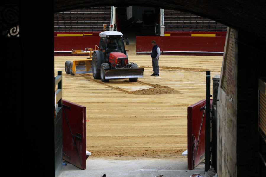 Fotos: Preparativos de la Plaza de Toros para la Copa Davis