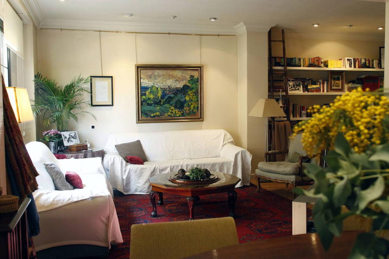 A Mariaje le gusta cuidar los pequeños detalles y tiene una zona de su vivienda dedicada en exclusiva a su trabajo, una especie de taller que la interiorista ha montado en el office.
