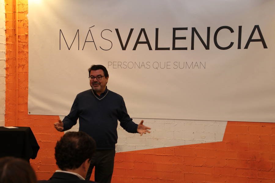 En la reunión, promovida por el odontólogo Primitivo Roig y que se ha celebrado en el mercado de Tapinería, un total de 20 emprendedores valencianos han expuesto sus proyectos empresariales y han intercambiado ideas para potenciar su labor personal y contribuir al desarrollo general de la ciudad mediante propuestas basadas en la sostenibilidad.