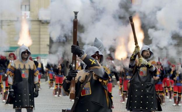 Día del Alardo en los Moros y Cristianos de Alcoy.