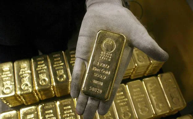 Intenta vender 60 lingotes de oro falsos en un establecimiento de Valencia