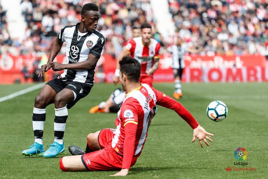 Locales y grantoas empatan a uno después de un partido reñido y con ocasiones claras para ambos equipos. Goles de Granell y Morales