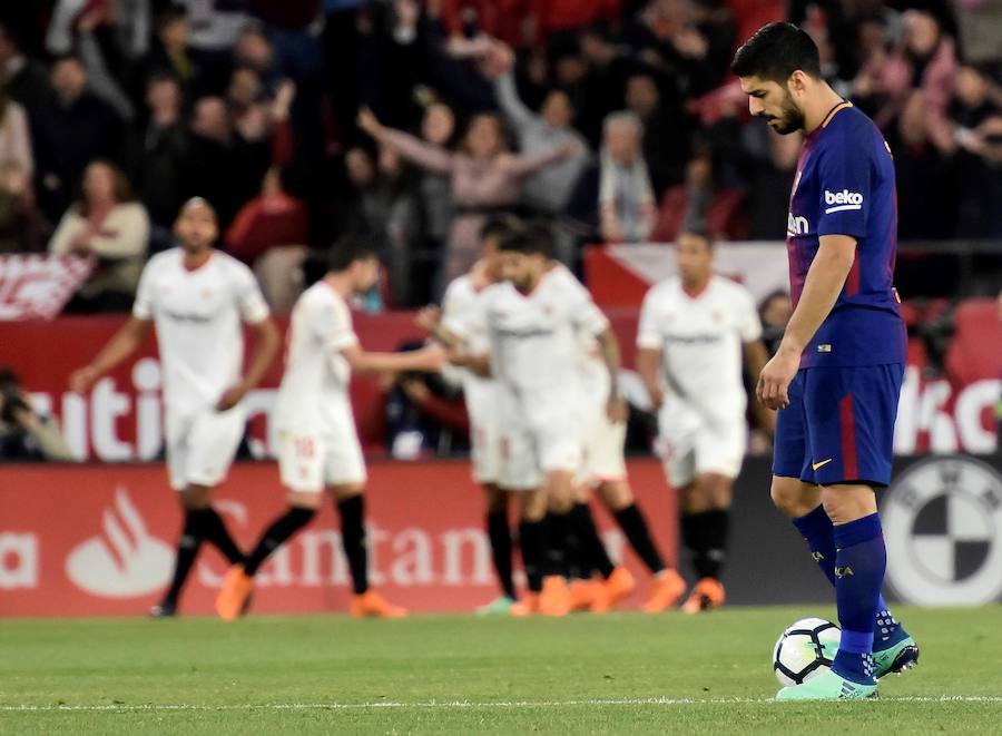 El líder salvó un punto en su visita al Sánchez Pizjuán (2-2) al neutralizar con tantos de Luis Suárez y Messi los goles de Franco Vázquez y Muriel.