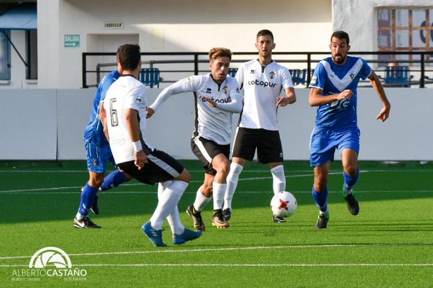 Jugadores del Ontinyent en un partido anterior. 